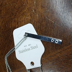 NWT 'Q' INITIAL NECKLACE
